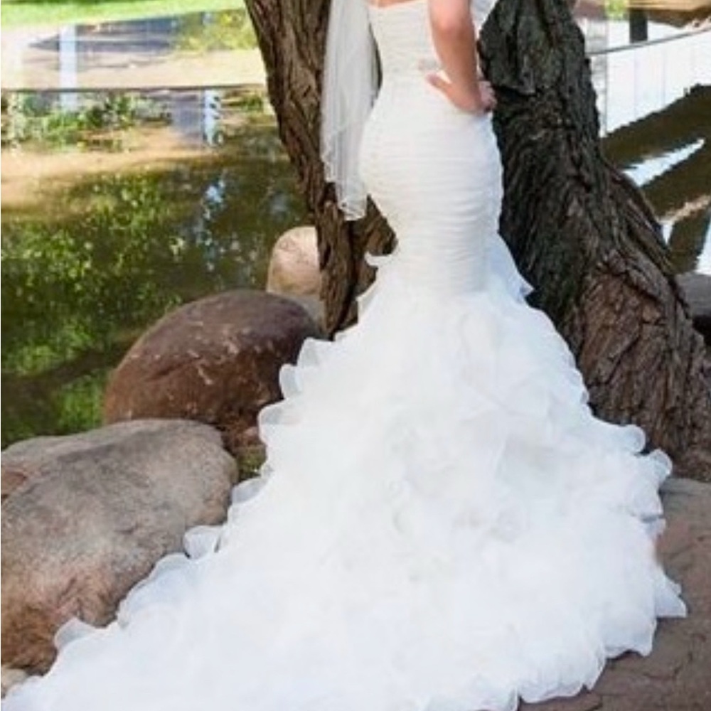 Elegant White Strapless Wedding Dress